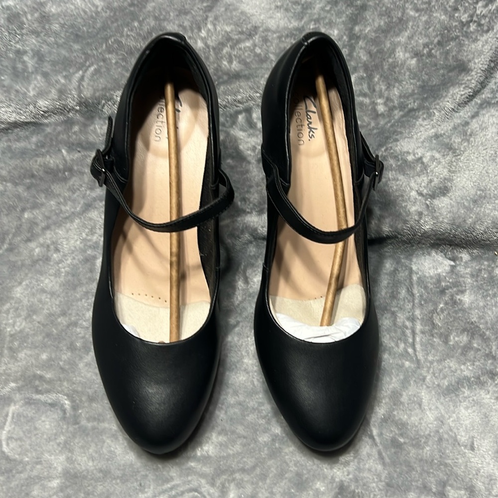 Clarks Ambyr Shine Dress Shoes Black